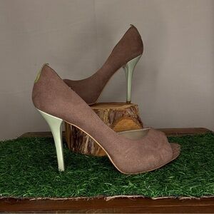 Olsen Haus Elegant Peep-Toe Tan Heels